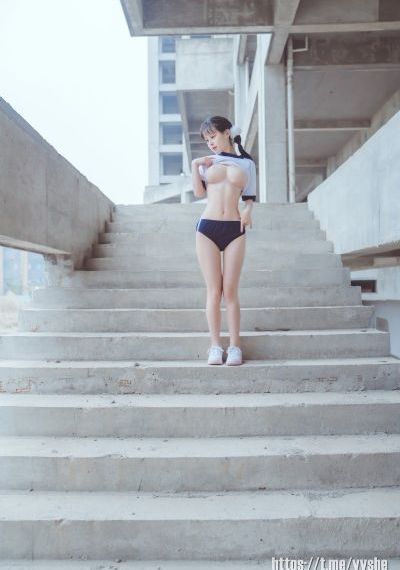 美女被草出水_720在线播放